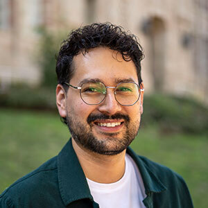 Picture of Victor Samperio in a garden setting.