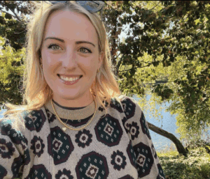 Picture of Emma Ridder in a garden setting.